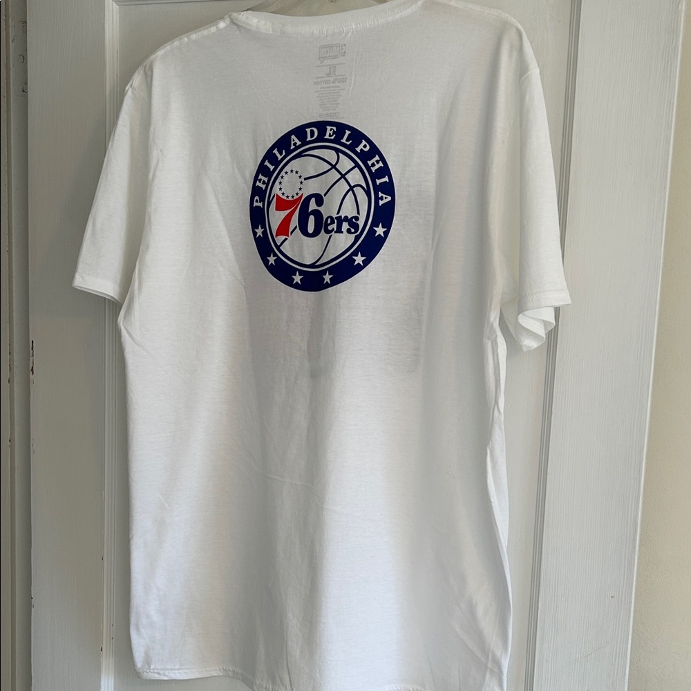 NBA 76ers! Licensed tee.